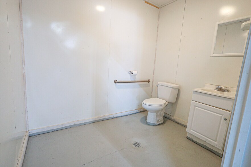 More Photos Of 4307 Highway 270 E, Mount Ida Flex For Sale