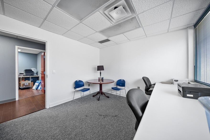 More Photos Of 112 Center Ct, Clarksville Office Residential For Sale