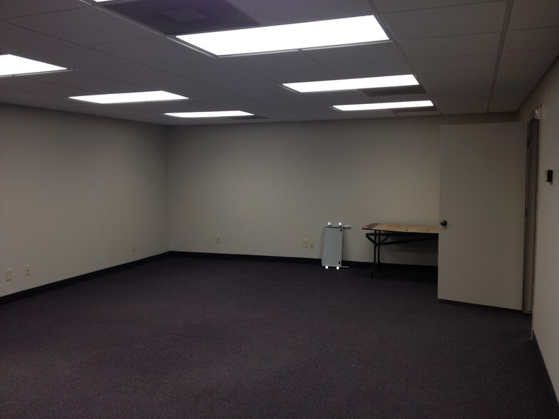 More Photos Of 5208 Airport Fwy, Haltom City Office For Lease