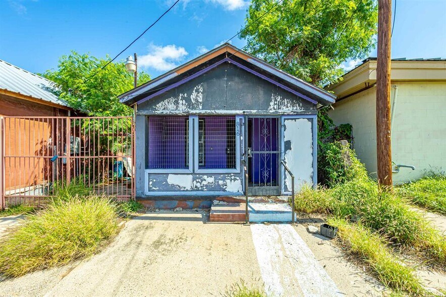More Photos Of 1801 San Bernardo Ave, Laredo General Retail For Sale