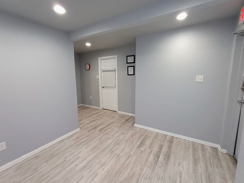 More Photos Of 312 S Hampton Rd, Crowley Service For Sale