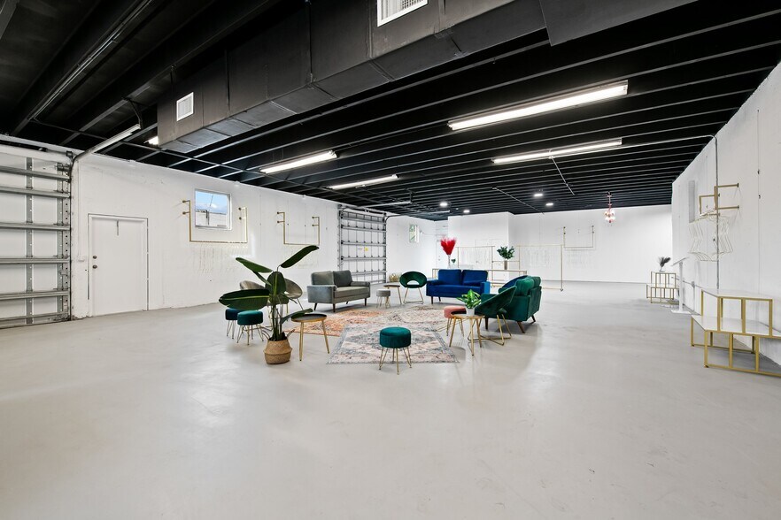 More Photos Of 1160 NE 24th Ct, Wilton Manors Warehouse For Lease