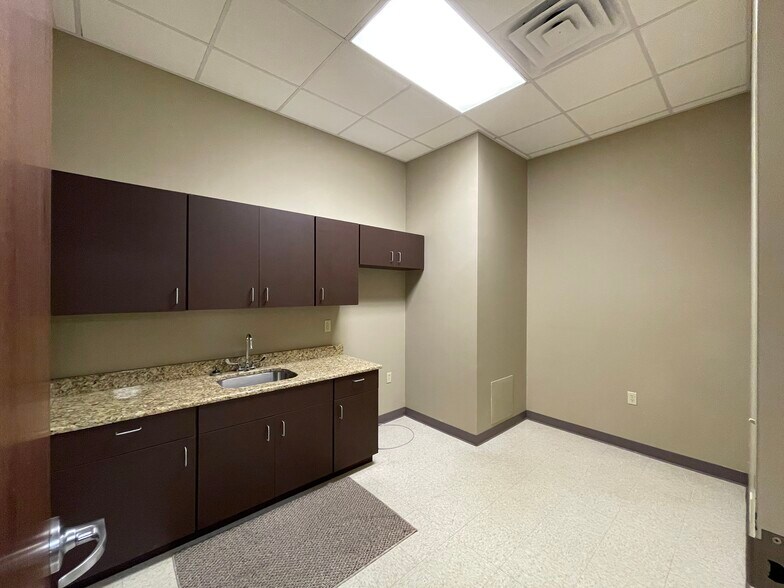 More Photos Of 1010 Davis St, Jacksonville Office For Lease