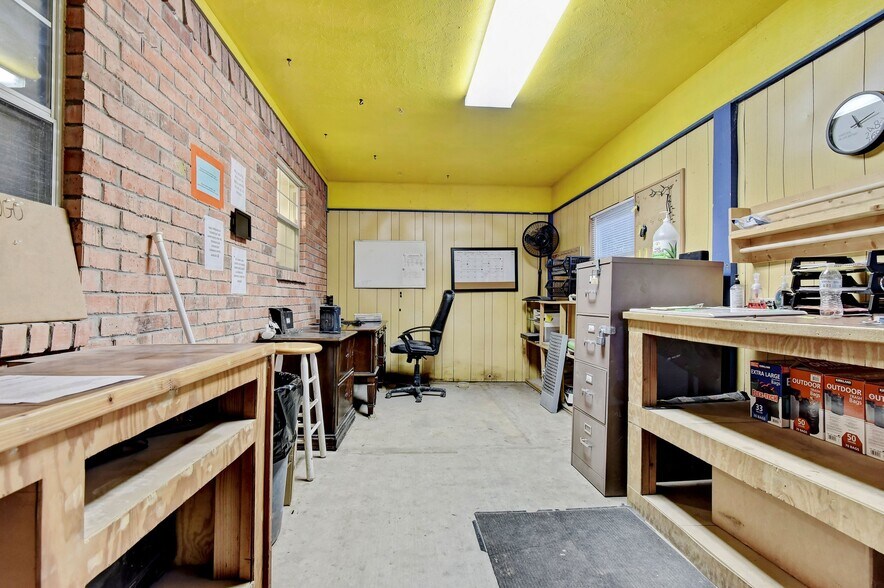 More Photos Of Lease 870 N Preston Road, Celina Garden Center For Lease