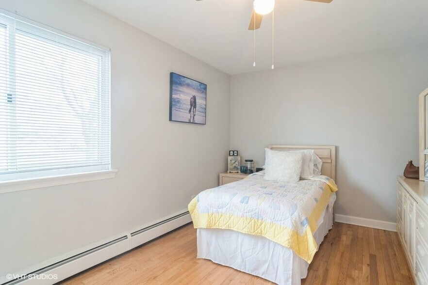 More Photos Of 8003 W Foster Ln, Niles Apartments For Sale