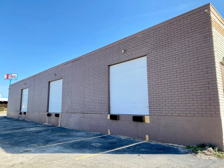 More Photos Of 5508-5516 Brewster St, San Antonio Warehouse For Lease