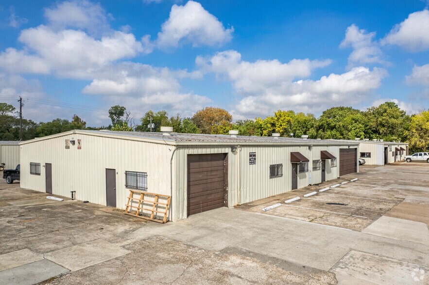 More Photos Of 2021 Aldine Mail Route Rd, Houston Warehouse For Lease