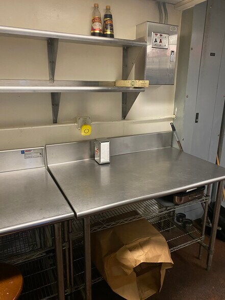 More Photos Of 333 N Charles St, Baltimore Storefront Retail Office For Lease