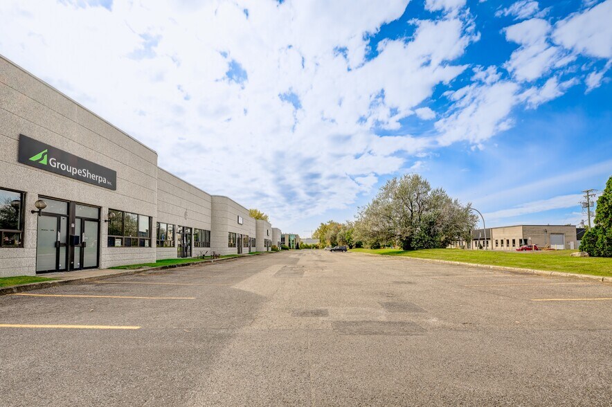 More Photos Of 80-150 Av Lindsay, Dorval Warehouse For Lease