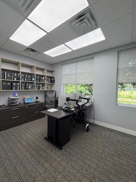 More Photos Of 1391 Sawgrass Corporate Pky, Sunrise Office For Sale