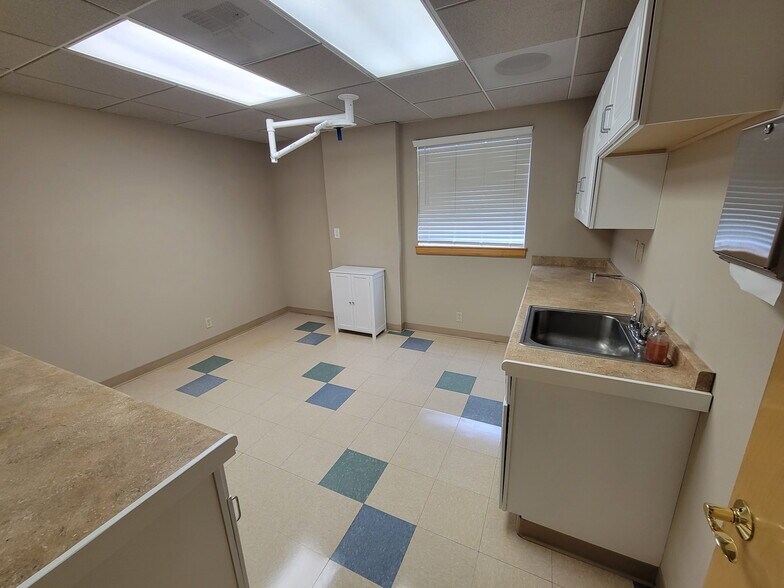 More Photos Of 354 NE Dekalb Ave, Bend Office For Lease