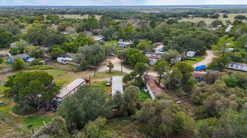 More Photos Of 102 Oak Ridge Dr, Floresville Trailer Camper Park For Sale