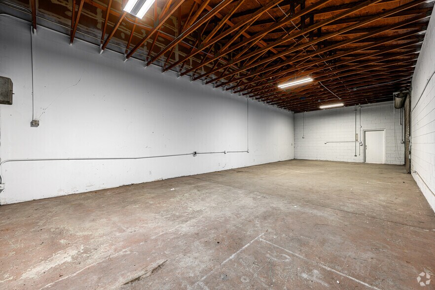 More Photos Of 844 N Vernon St, Azusa Warehouse For Lease