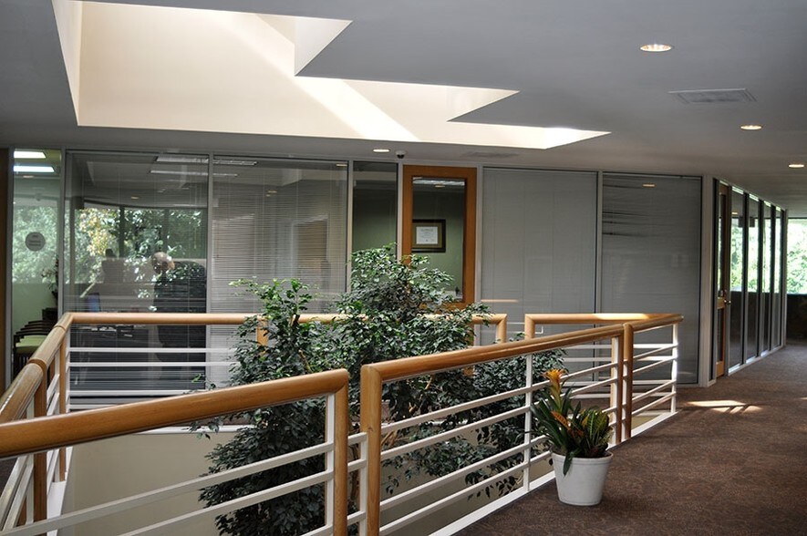 More Photos Of 3 Grogans Park Dr, The Woodlands Medical For Lease