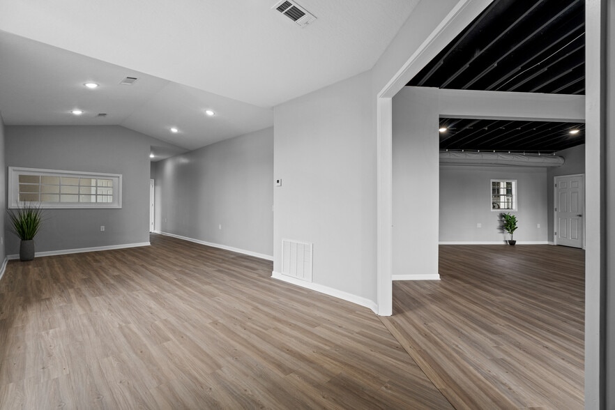 More Photos Of 106 Stevens St, Petal Freestanding For Lease