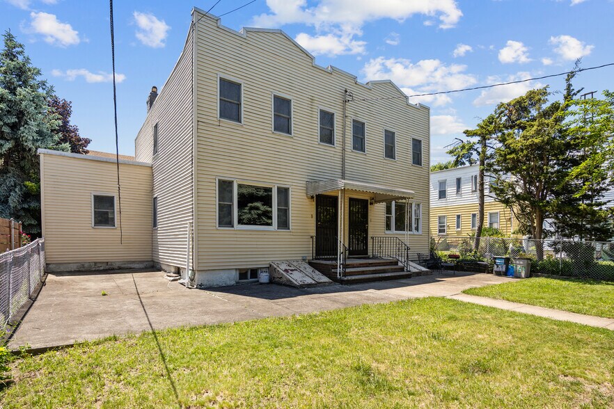 More Photos Of 6114 56th Dr, Maspeth Multifamily For Sale