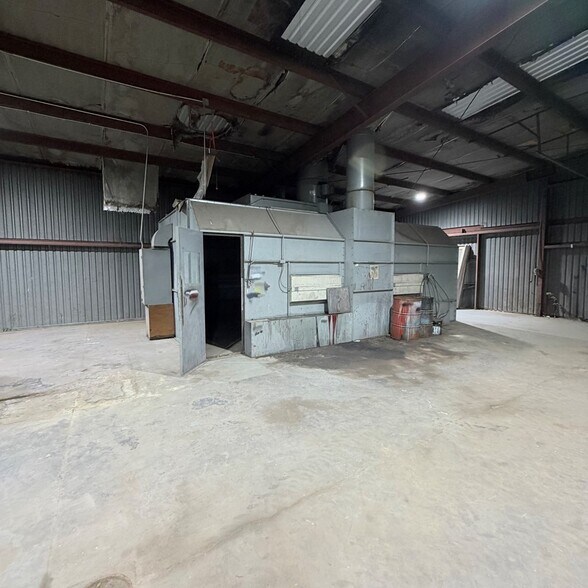 More Photos Of 1904 Washington St, Vicksburg Industrial For Sale