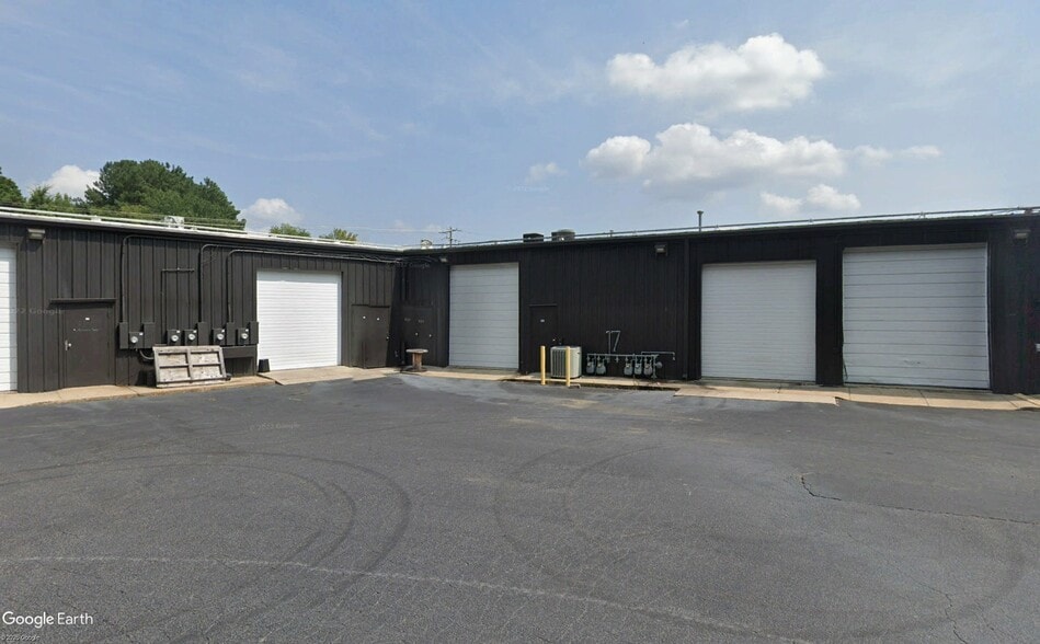 More Photos Of 861 Old Knight Rd, Knightdale Showroom For Lease