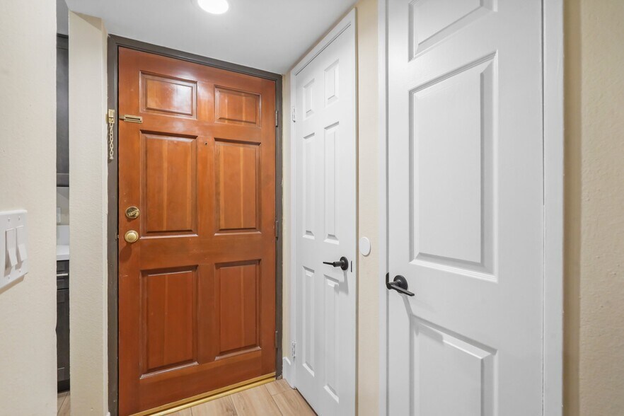 More Photos Of 1207 N Columbus Ave, Glendale Apartments For Sale