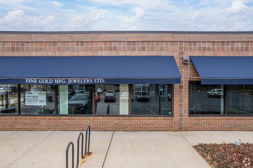 More Photos Of 777 N York Rd, Hinsdale Unknown For Lease