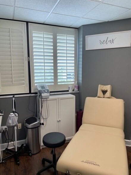 More Photos Of 11509 Palmbrush Trl, Bradenton Medical For Lease