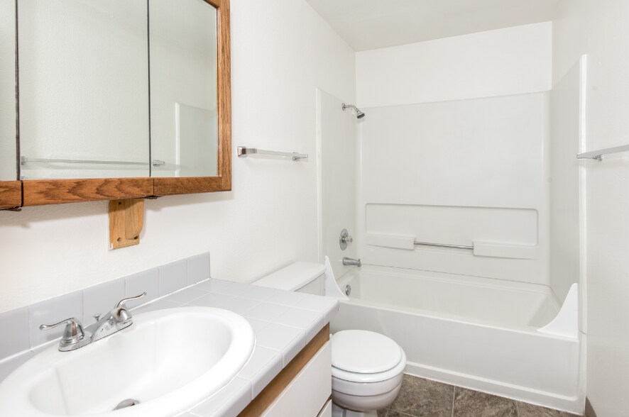 More Photos Of 2628 NE Red Sunset Dr, Gresham Apartments For Sale