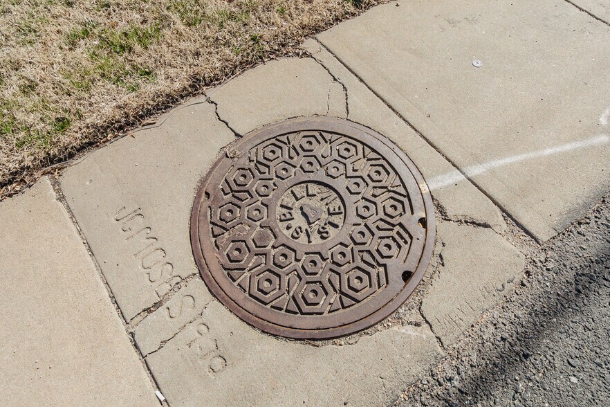 More Photos Of 3101 S Broadway St, Wichita Freestanding For Sale