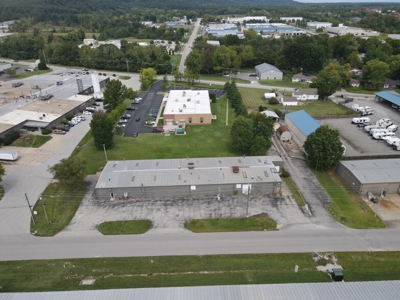 More Photos Of 910 Industrial Blvd, New Albany Flex For Sale