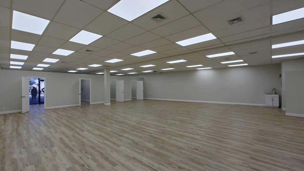 More Photos Of 1360 N State Road 7, Margate Freestanding For Lease