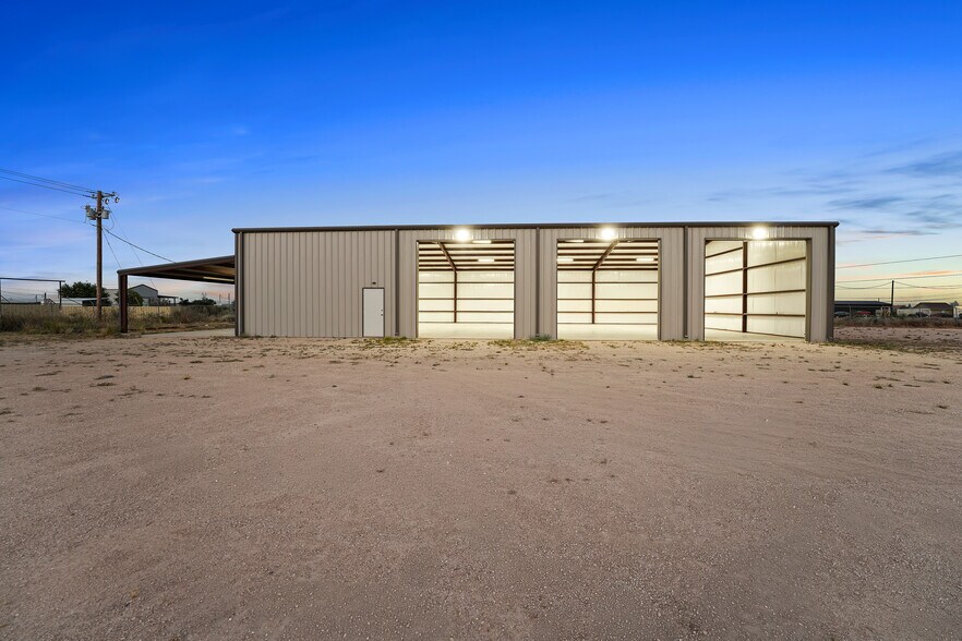 More Photos Of 1701 S Knox Ave, Odessa Warehouse For Lease