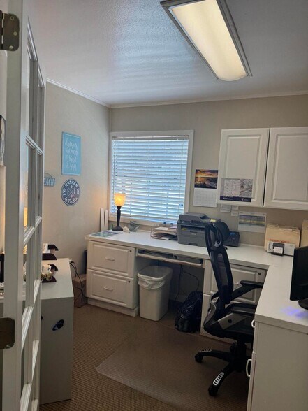 More Photos Of 725 Harbor Blvd E, Destin Medical For Sale