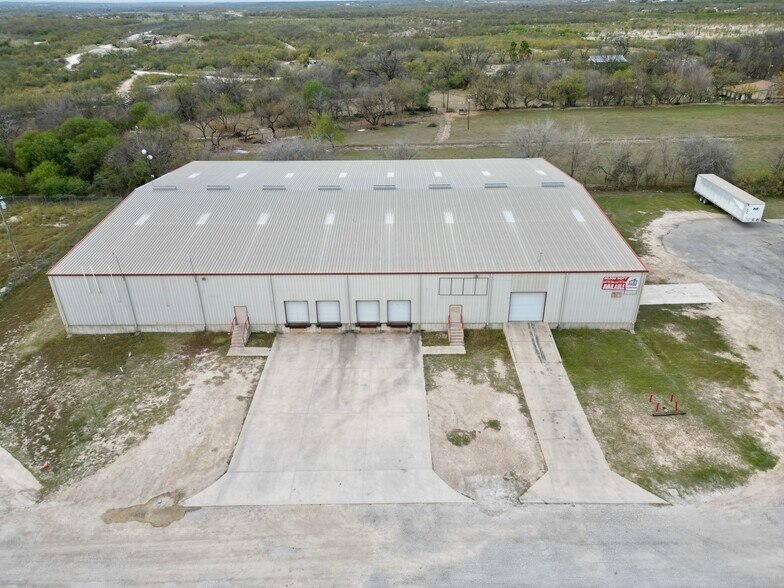 More Photos Of 100 Lupita Cir, Del Rio Distribution For Lease