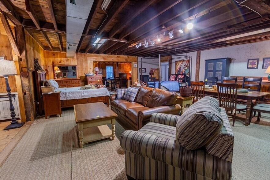 More Photos Of 18 Sargent St, Cherry Valley Flex For Sale