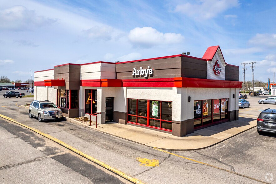 More Photos Of 2401-2565 S Seneca St, Wichita General Retail For Sale