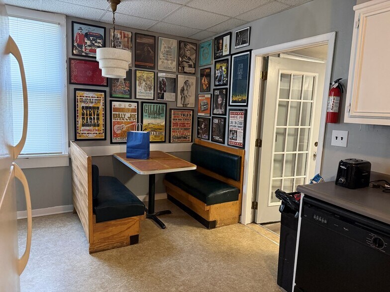 More Photos Of 346 N Main St, New Martinsville General Retail For Sale