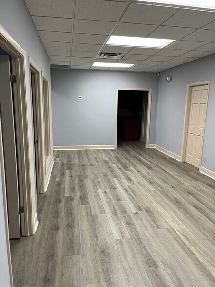 More Photos Of 5317 Fairmont St, Jacksonville Light Distribution For Lease