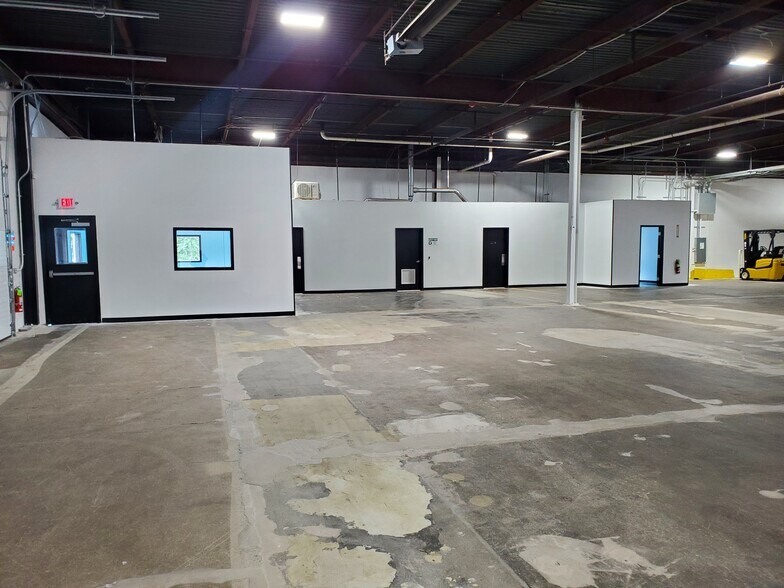 More Photos Of 100 Higginson Ave, Lincoln Distribution For Lease