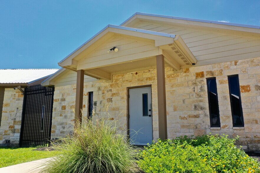More Photos Of 4150 Highway 36 S, Brenham Shelter For Sale