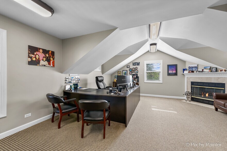 More Photos Of 1060 E Lake St, Hanover Park Office For Sale