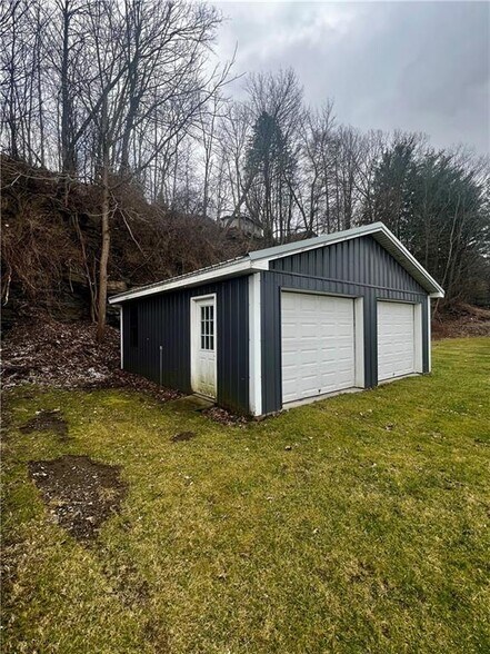 More Photos Of 1016 State Route 13, Cortland Flex For Sale