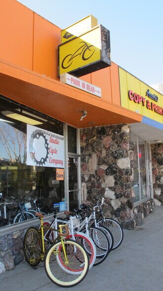 More Photos Of 11748 Ventura Blvd, Studio City General Retail For Sale