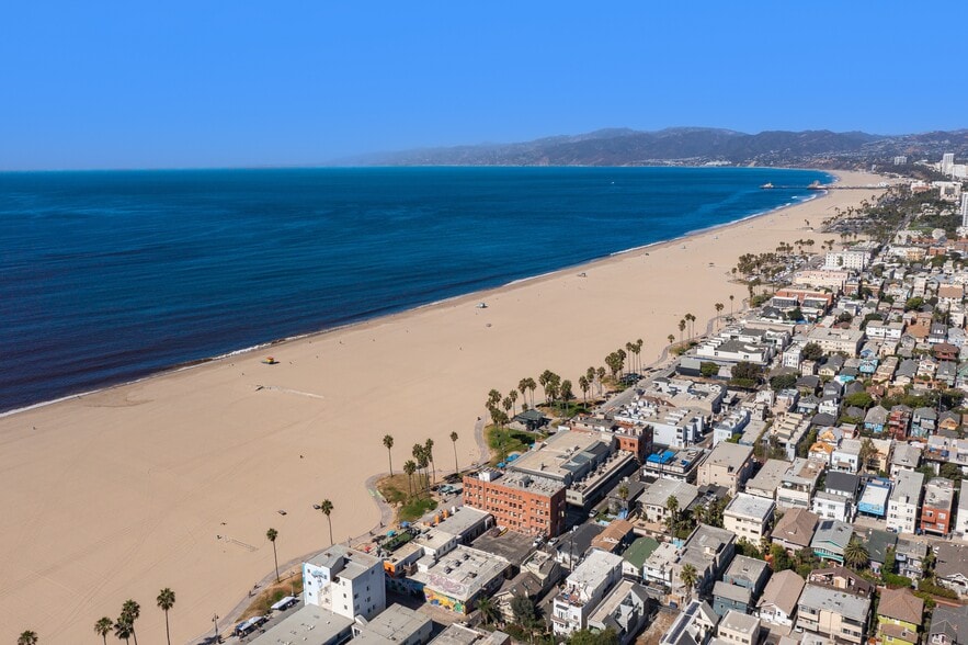 More Photos Of 1011 Ocean Front Walk, Venice Storefront Retail Office For Sale