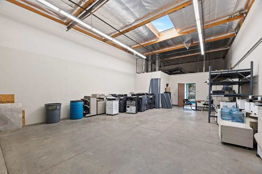 More Photos Of 2101 S Rose Ave, Oxnard Warehouse For Sale