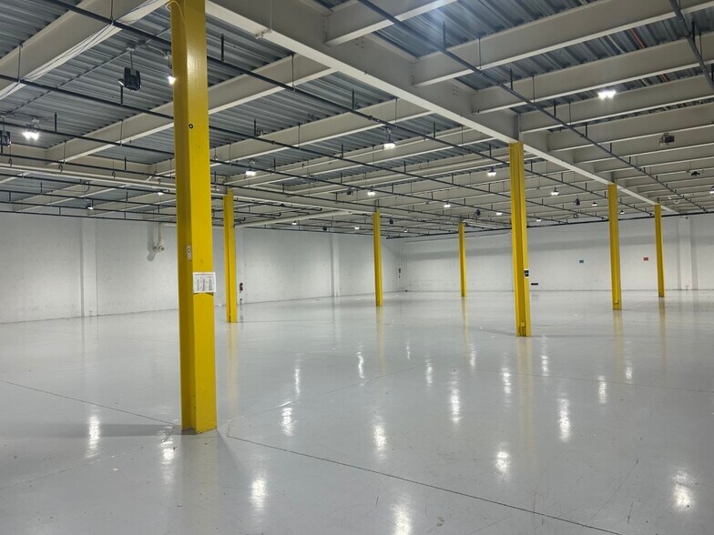 More Photos Of 600-680 Oakmont Ln, Westmont Research And Development For Lease