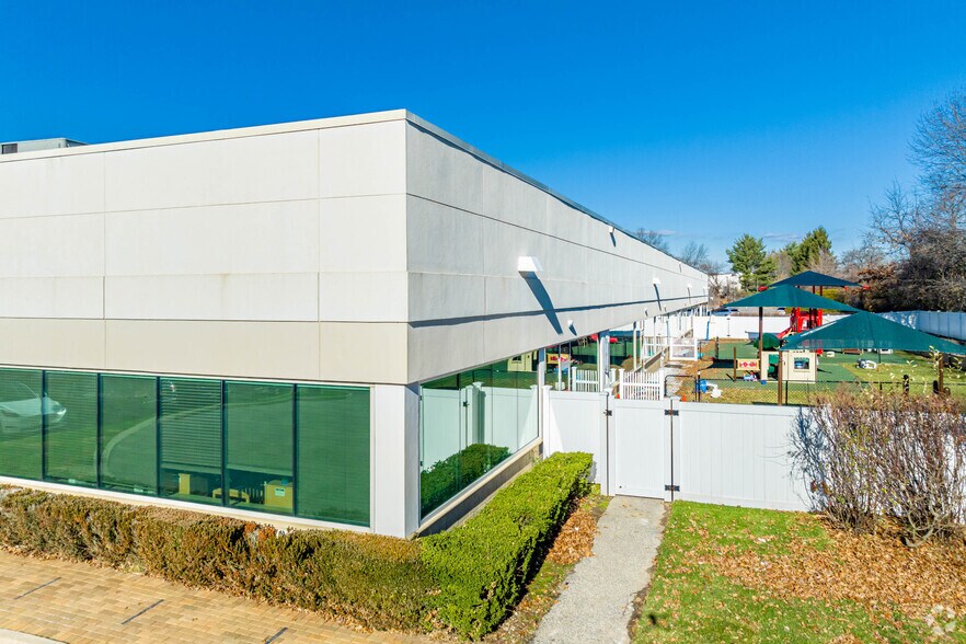 More Photos Of 1860 Walt Whitman Rd, Melville Office For Lease