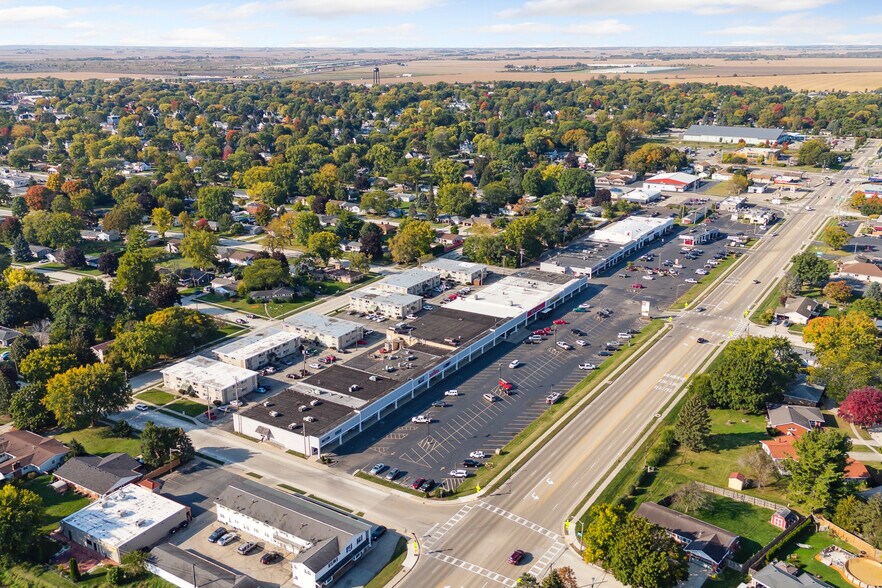 More Photos Of 120-150 May Mart Dr, Rochelle Unknown For Lease