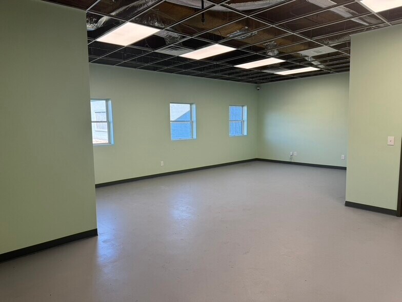 More Photos Of 620 Beaulieu St, Holyoke Manufacturing For Sale