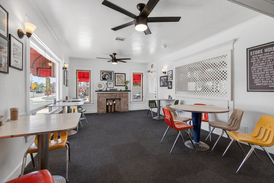More Photos Of 4125 Sunnyside Dr, Riverside Restaurant For Lease