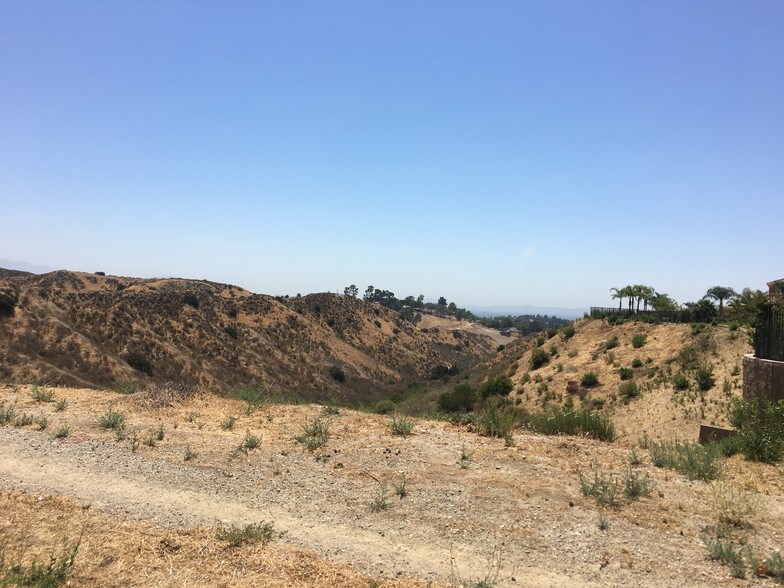 More Photos Of 18100 Sesnon Blvd, Granada Hills Land For Lease