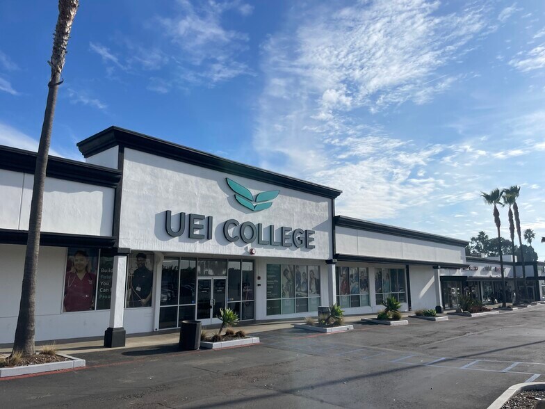 More Photos Of 2017-2041 Mission Ave, Oceanside Freestanding For Lease